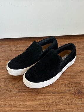 Steve Madden black suede slip on shoes/loafers - Size 8